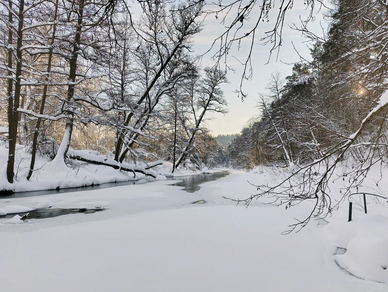 Лыжная прогулка по застывшей реке - в Тарусе