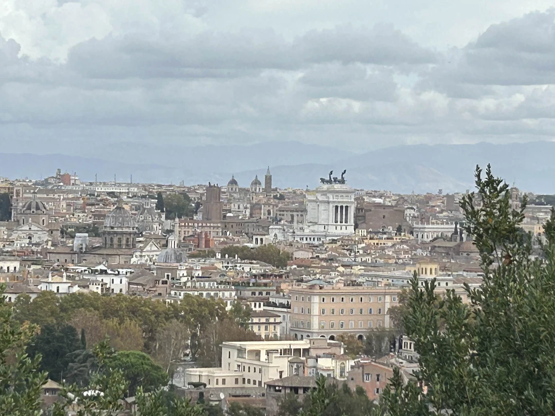 Удивительная и неповторимая экскурсия по вечному городу Риму на мотороллерах Vespa! Первый раз заказывала такой формат