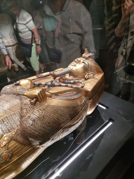 Бронировали индивидуальную экскурсию для моего папы — в том числе посещение Большого Египетского музея. Всё прошло на очень хорошем уровне