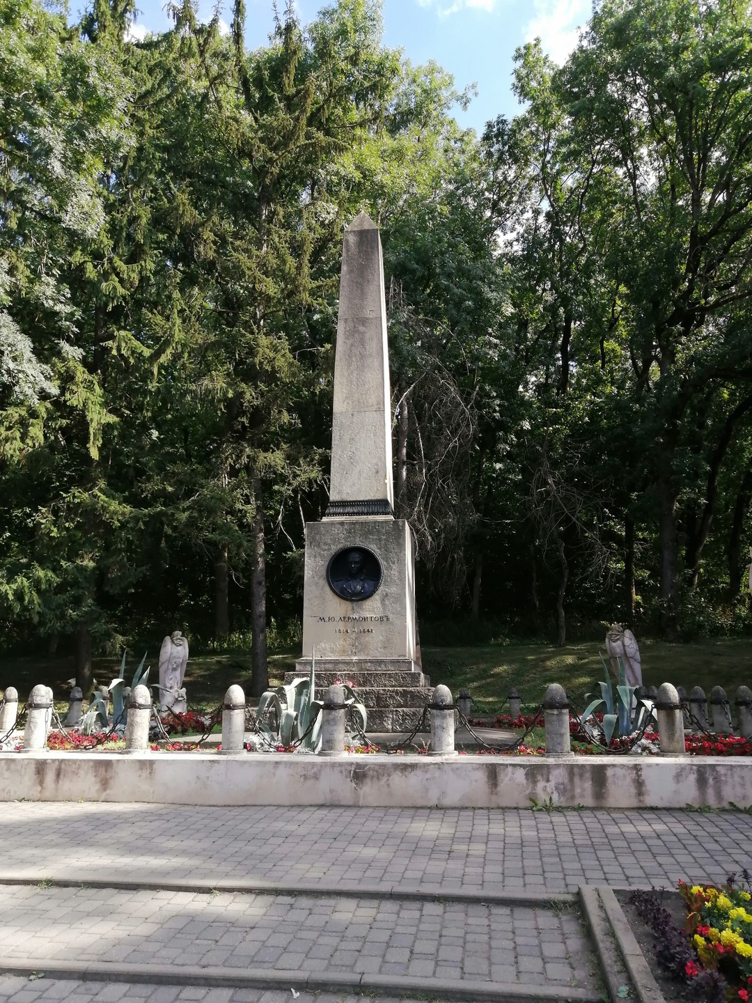 Огромное спасибо за экскурсию. Впервые приехали в Пятигорск и, конечно же, хотелось объять необъятное. Станислав нас