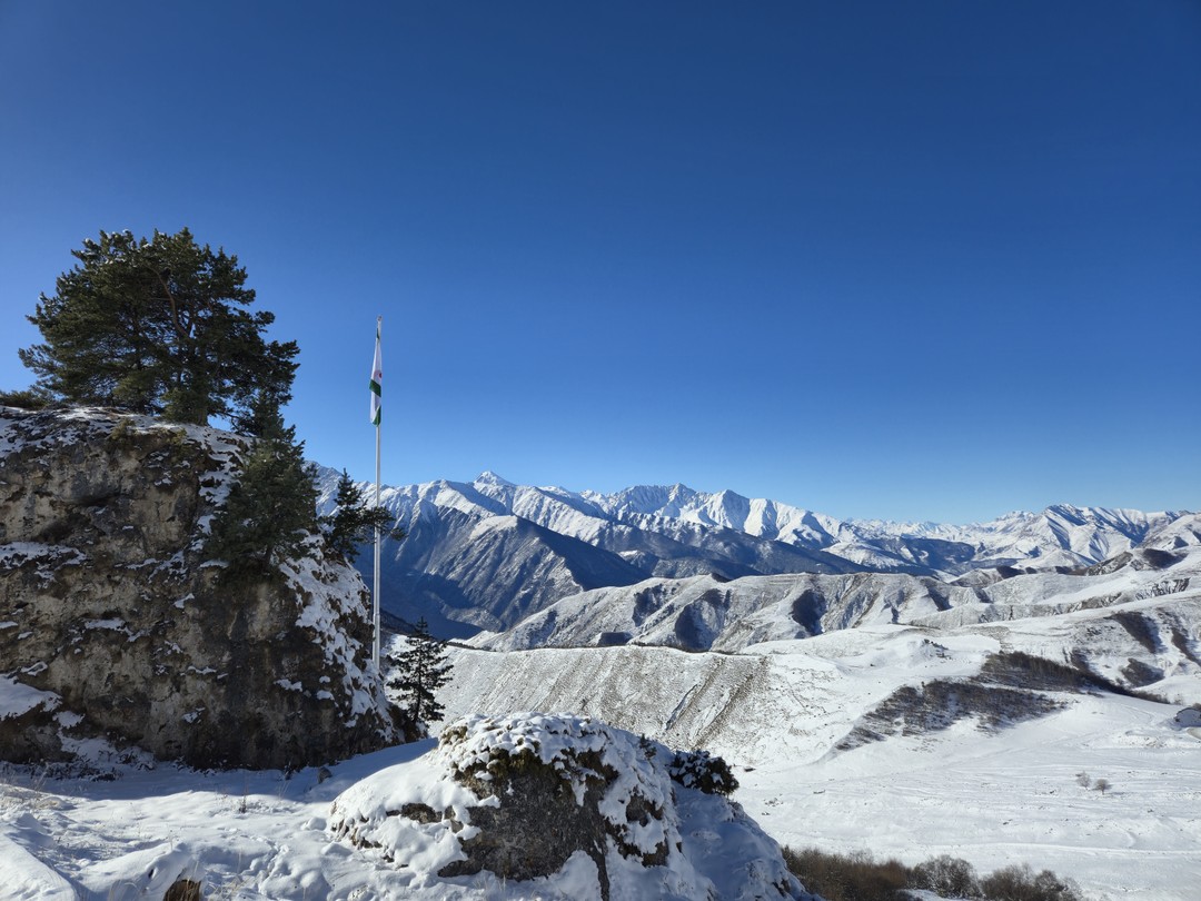 День был исключительно ярким и запоминающимся. Экскурсия превзошла все ожидания, предлагая невероятные виды и сопровождение превосходного гида.