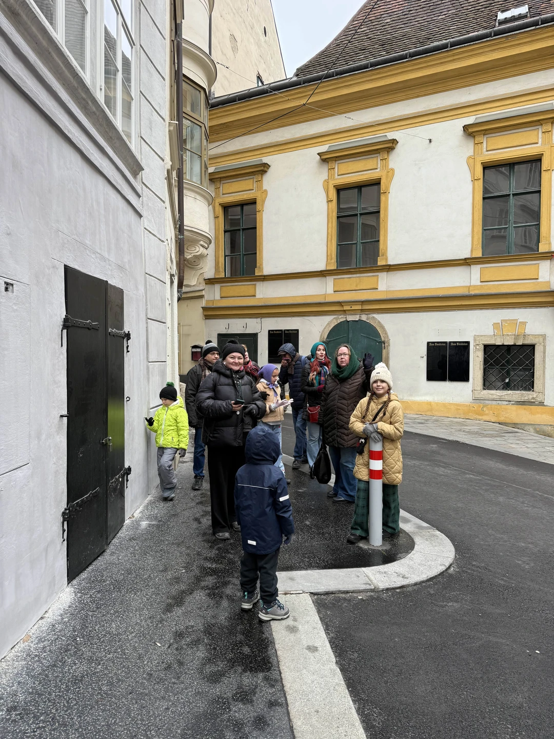 Очень понравилась экскурсия, продуманный и необычный маршрут, Светлана сделала это интересно, дала кучу рекомендаций. Рекомендуем!