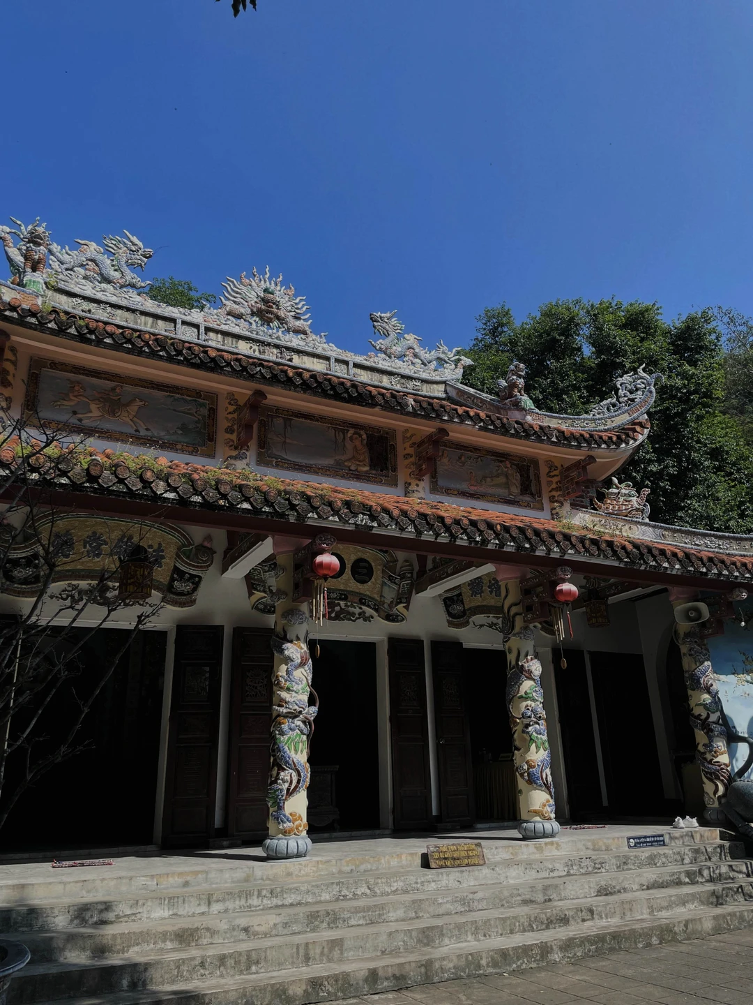 Очень классная экскурсия для знакомства с культурой и пейзажами Дананга. Надо быть готовым к лестницам и