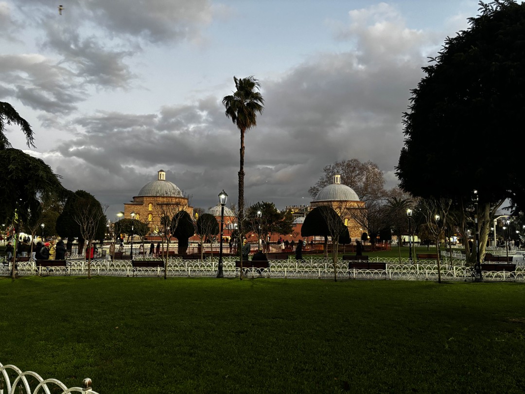 Символы Стамбула: султаны, мозаики и минареты (Малинина)