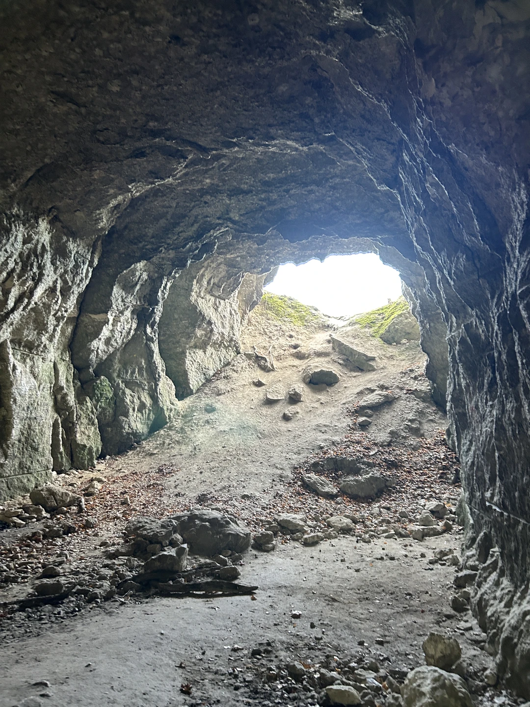 Хочется поделиться восторгом от недавней экскурсии в гипсовые штольни и Юрьевские пещеры! Это был один из самых запоминающихся походов в нашей жизни.