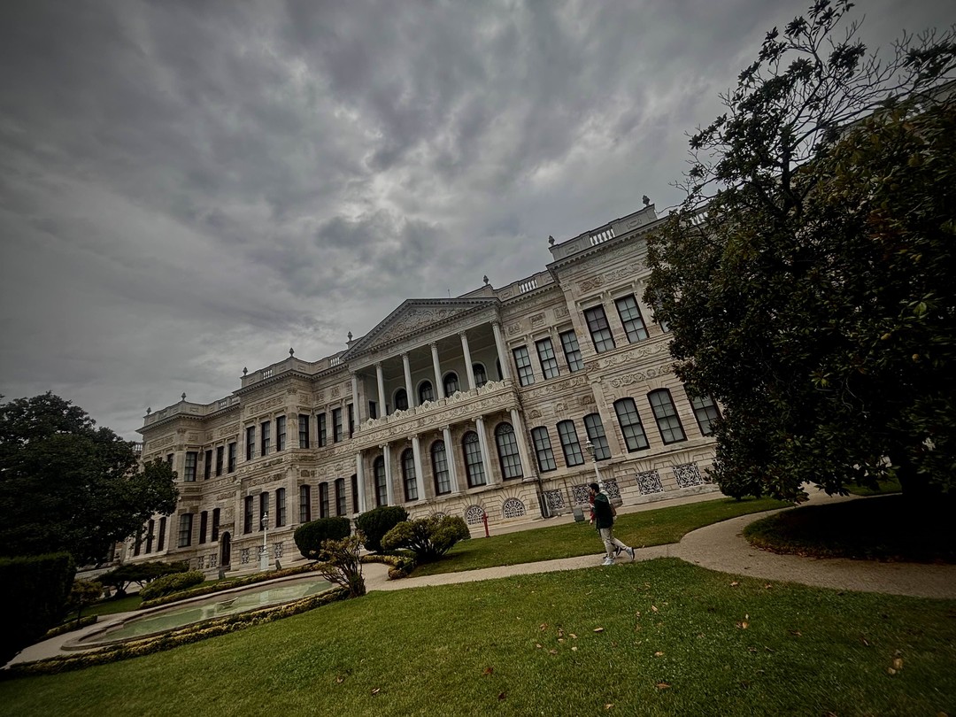 Первый раз в Стамбуле. Прекрасный город, где каждый сантиметр дышит историей, события, меняющие жизни народов. Не