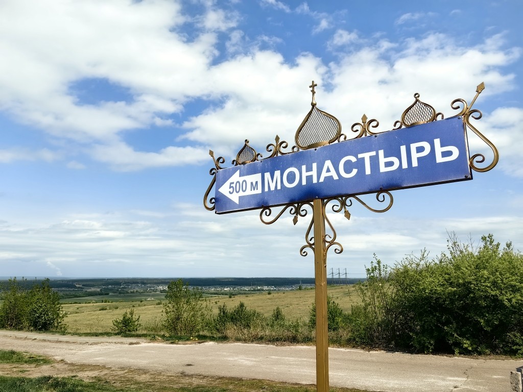 Экскурсия насыщенная. Впечатлений много. Сопровождал Виктор, балагур, неутомимый рассказчик всяких историй