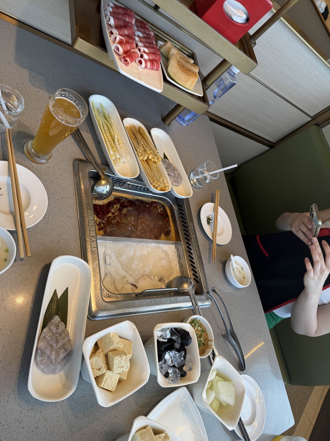 Яркий день в Китае: Великая стена, храм Юнхэгун и модное кафе с hotpot (Татьяна)