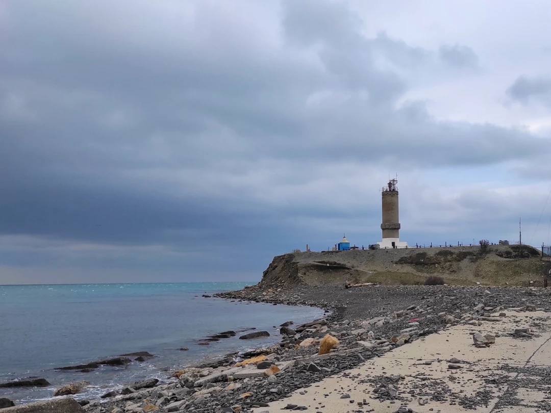 Побывали на экскурсии в Большом Утрише с Дмитрием. Экскурсия, несмотря на не совсем комфортные погодные условия