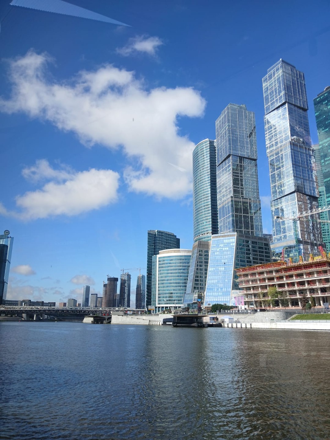 К небоскрёбам по Москве-реке - путешествие в мир облаков (Вячеслав)