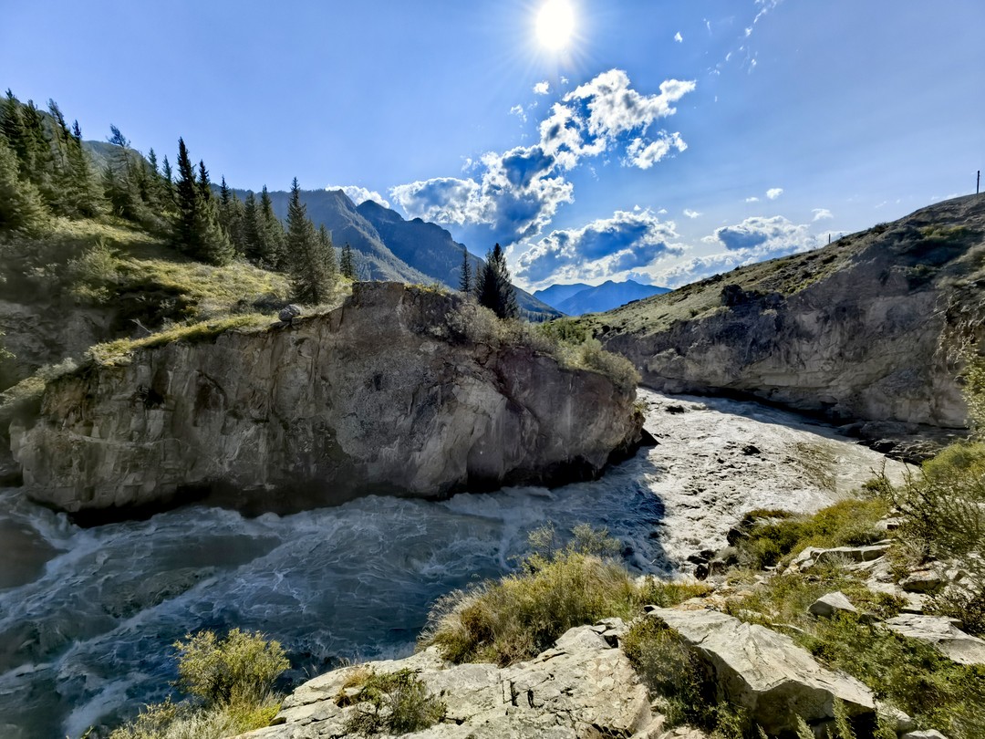 Побывали на замечательной экскурсии "Два дня с инопланетным Алтаем: Чуйский тракт, Гейзеровое озеро и марсианские горы"