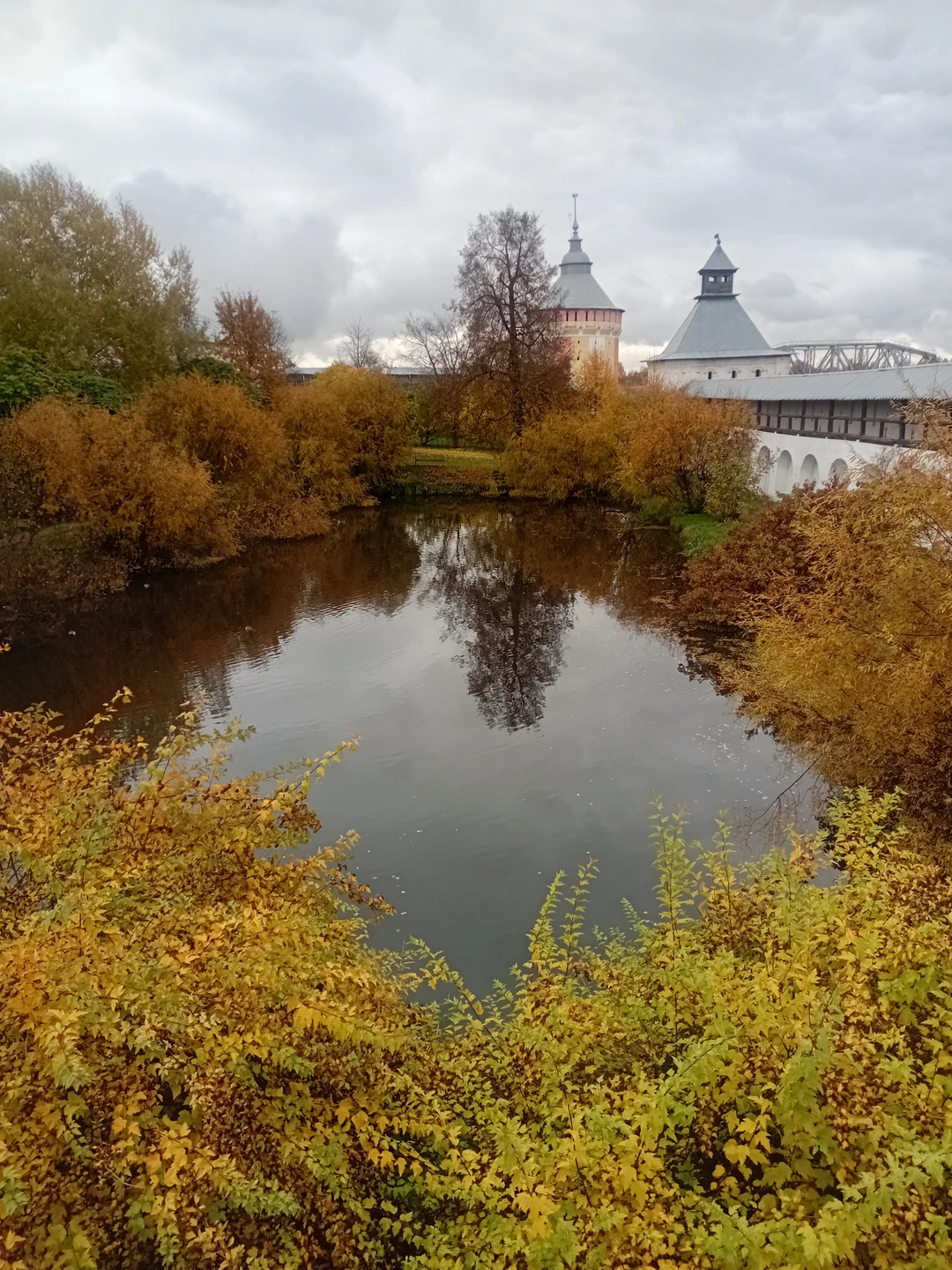 Экскурсия с Алексеем по Спасо-Прилуцкому монастырю очень понравилась. Алексей - замечательный рассказчик! Чувствуется, что человек обладает