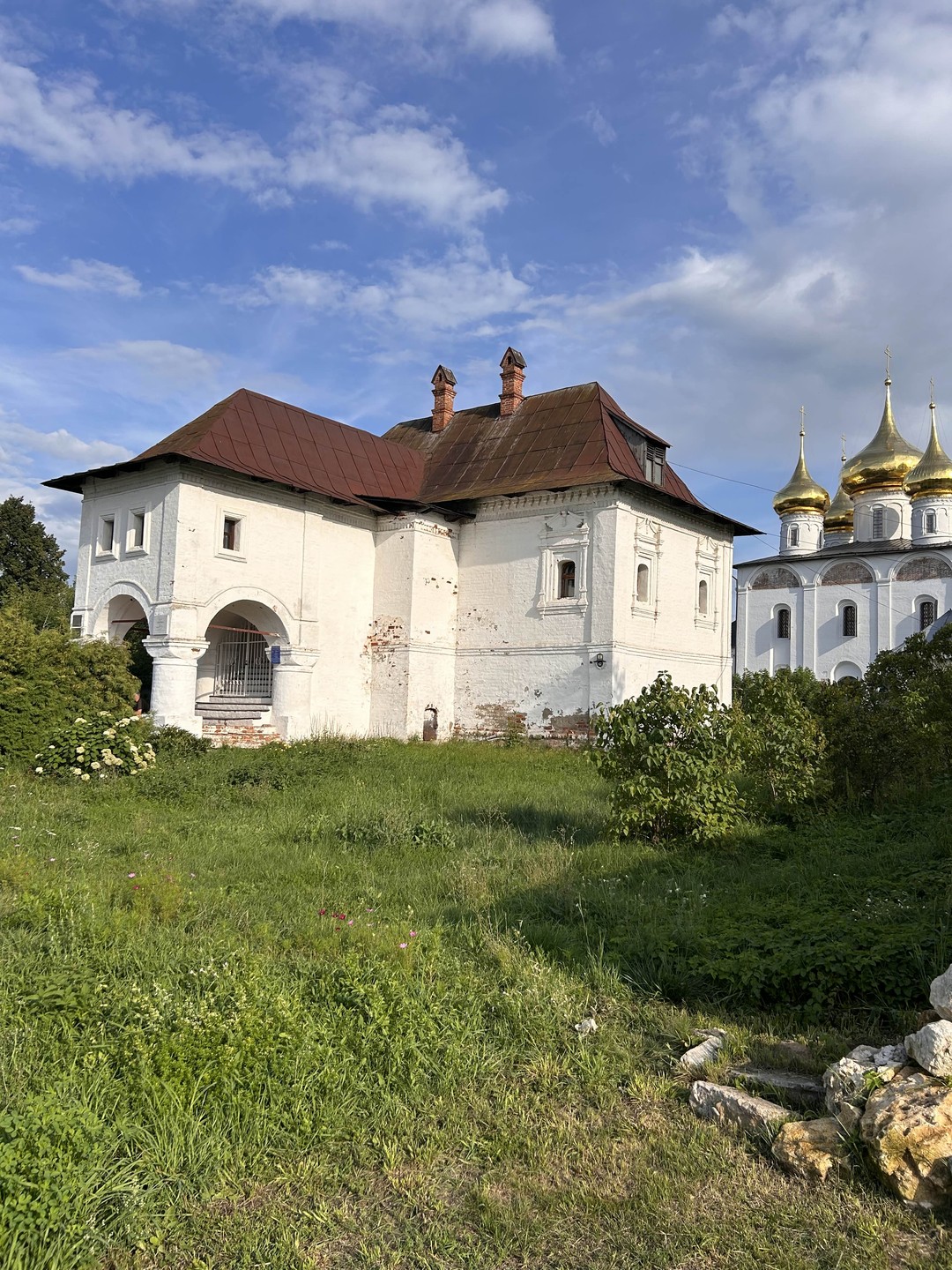 Замечательный экскурсовод, любящий и знающий историю своего города. Нам очень понравился и рассказ и места, которые