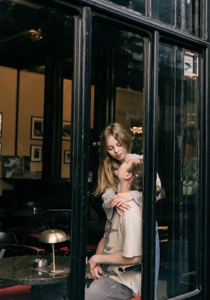 Пунктуально, позитивно, за пару минут Ирина выяснила всё по существу: что хотим, какие локации, настрой, родственные