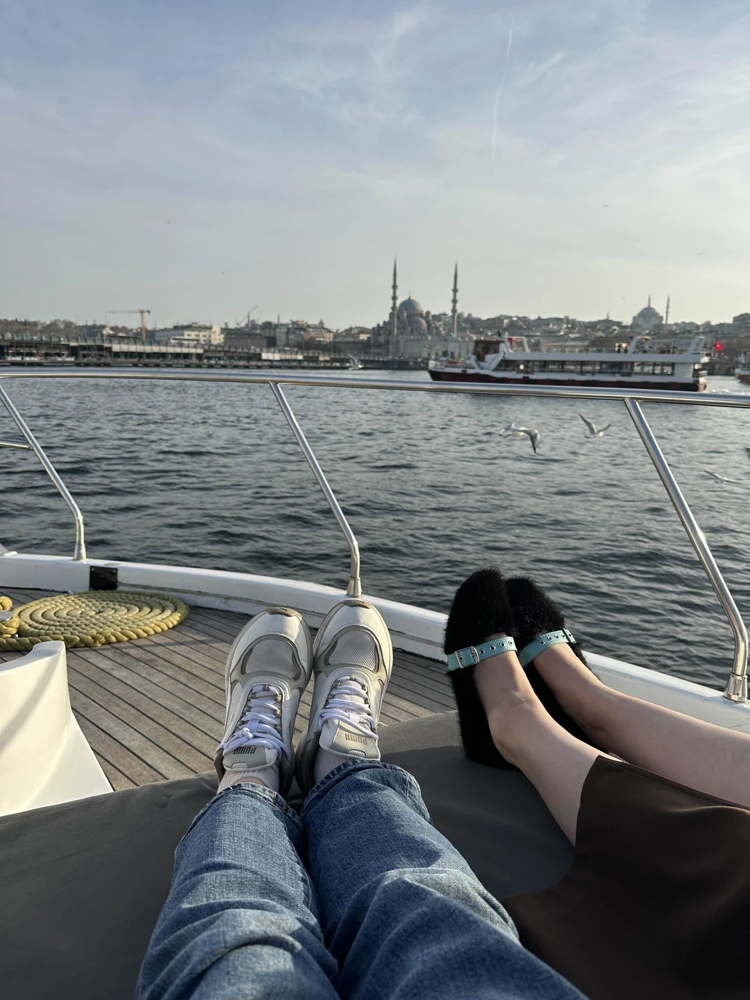 Нам очень понравилась прогулка на яхте💃мы остались довольны… закат невероятно красивый 😍 Команда вообще классная🫶 угостили