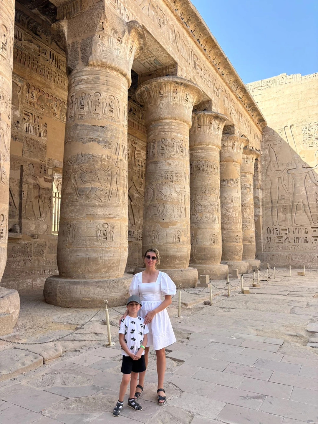 Наше приключение началось в 3 утра: за нами (я и ребенок) приехал вежливый водитель (англоговорящий) и