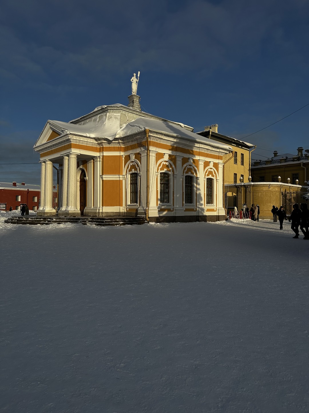 Благодарю за отличную, познавательную экскурсию! Я в Санкт-Петербурге в первые и скажу, что эта экскурсия то что нужно!!!!