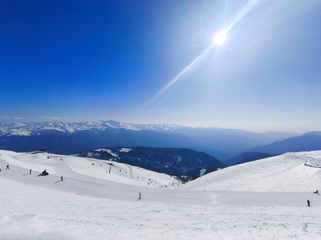 В целом все хорошо. Обед дороговат. Большинство из того что продают на экскурсии на пасеке, продается