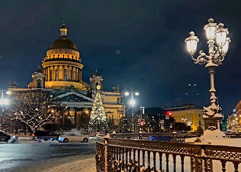Новогоднее волшебство Петербурга