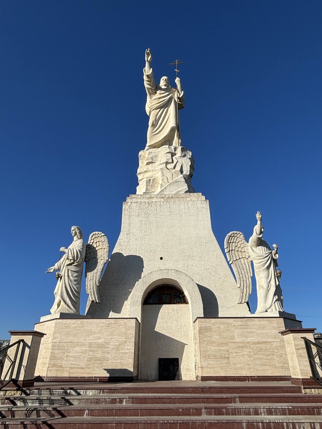 Прекрасная обзорная экскурсия по городам КМВ. Также посетили гору кольцо и Медовые водопады. Дмитрий прекрасный рассказчик.