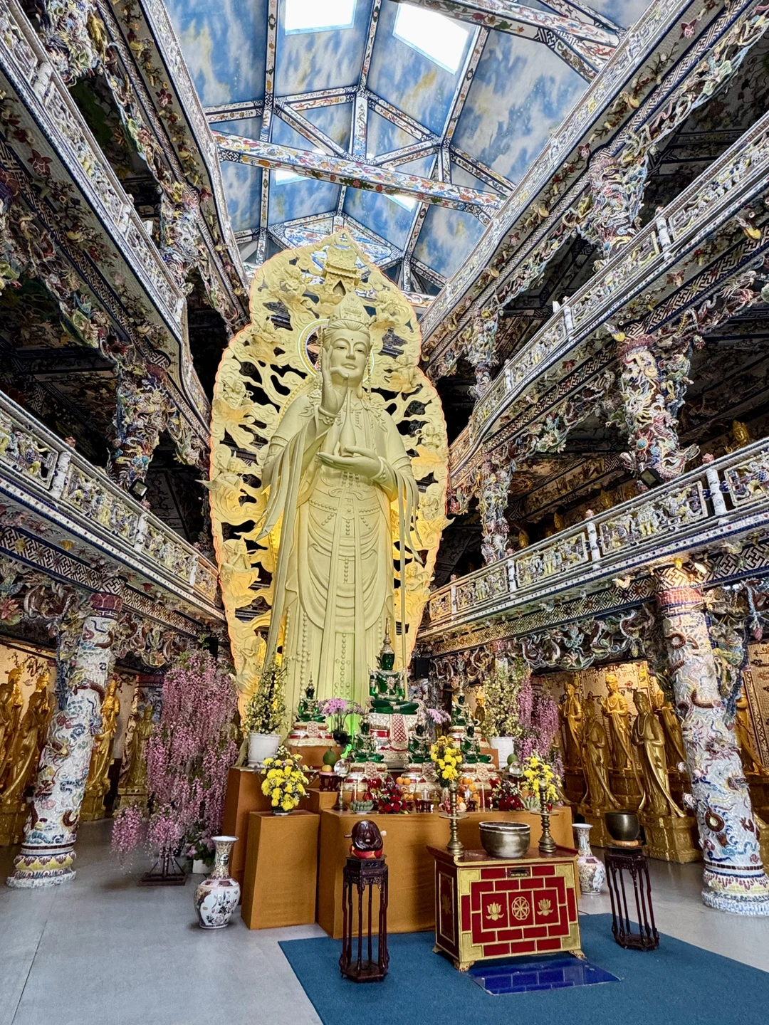 Очень интересная информативная поездка, где Элла проявляет заботу и внимание к каждому шагу. Доступным языком рассказывает