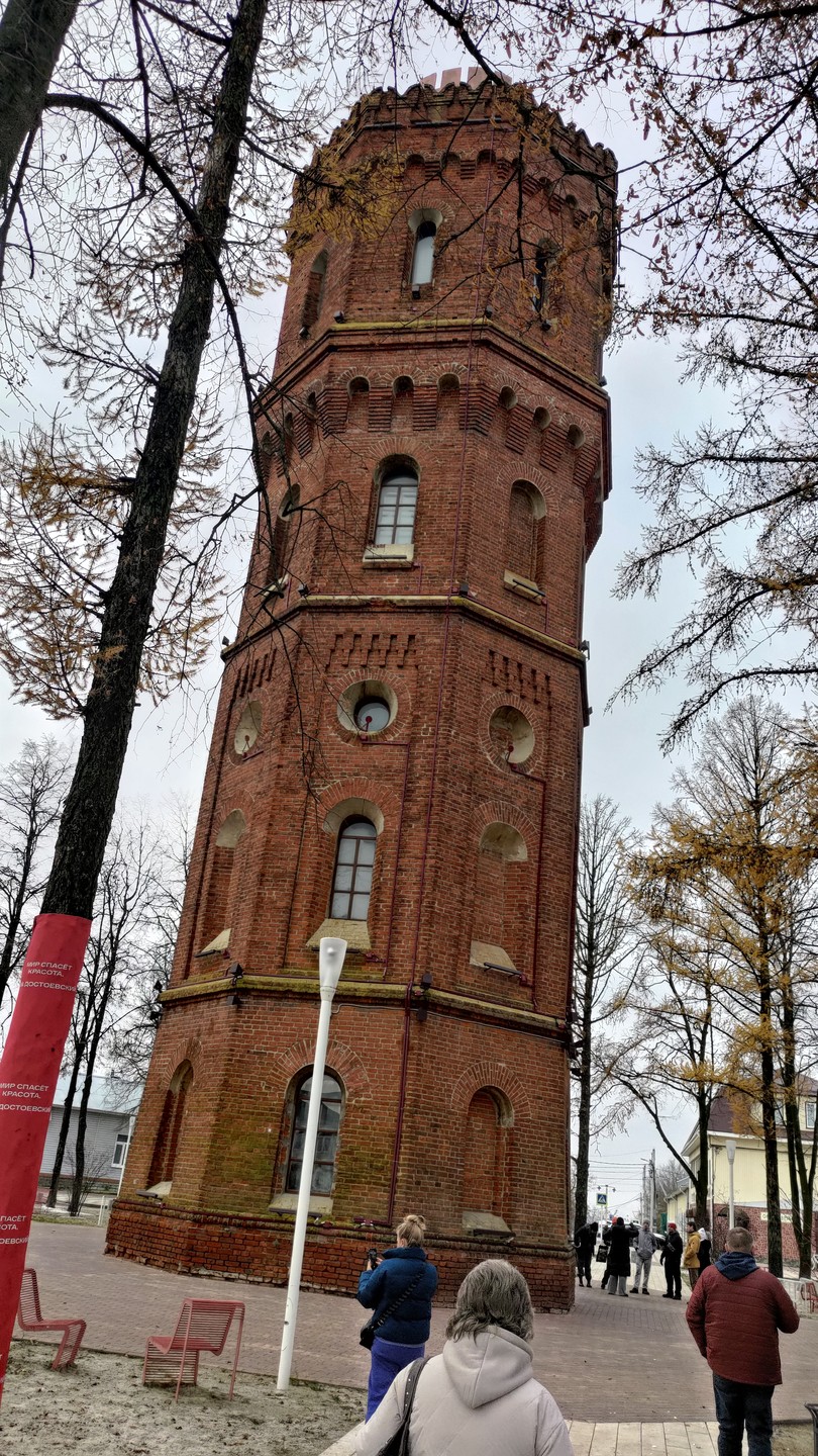 Хотели бы выразить огромную благодарность нашему экскурсоводу за увлекательную и познавательную прогулку по городу Зарайску. Экскурсия