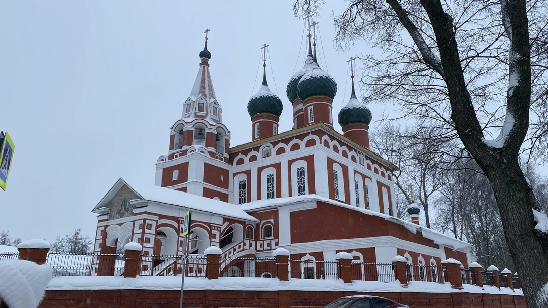 Посетила на днях экскурсию по Ярославлю. Я здесь впервые, поэтому всё «с чистого листа». Экскурсовод Полина