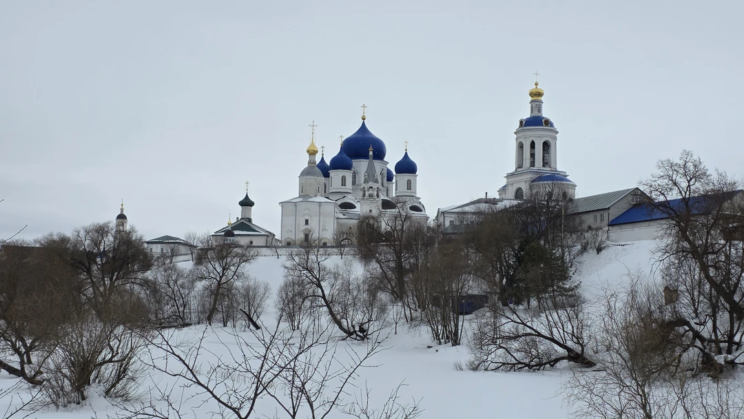 Нам очень повезло, что гидом у нас была Елена. Она грамотно продумала маршрут. На улице было