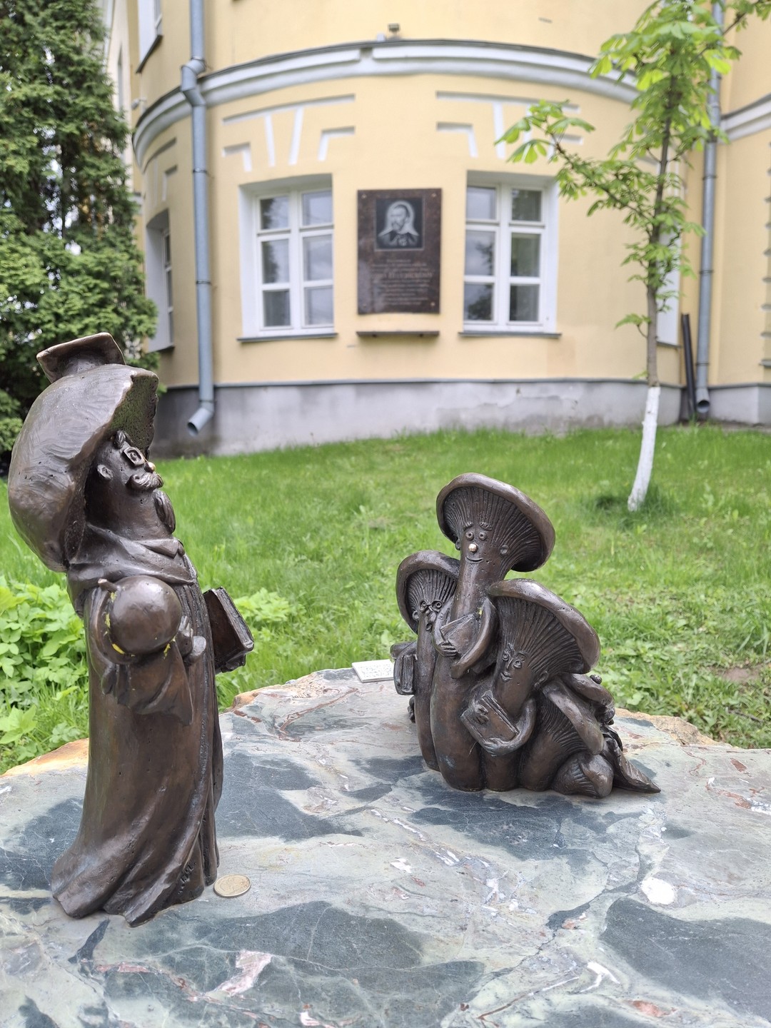 Очень достойная экскурсия, рекомендую! Много материала, но не загружено - и познавательного и забавного - интересно