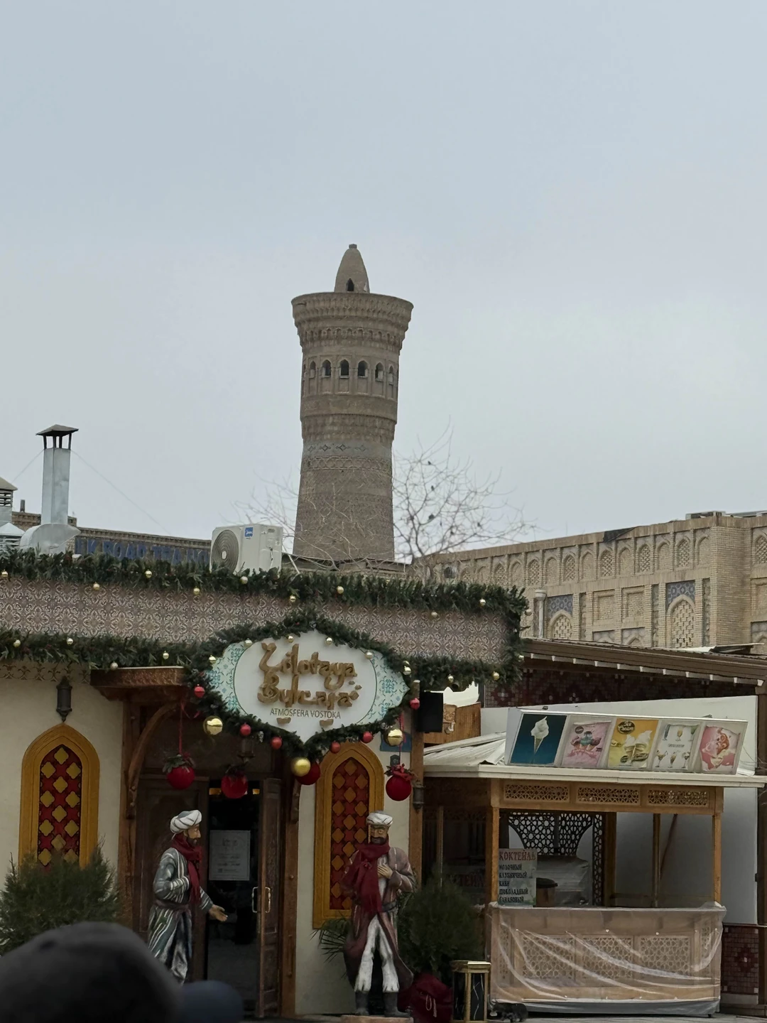 Потрясающая экскурсия по Бухаре в новогодние праздники! Очень душевный и знающий наш гид! Рассказывал интересно и