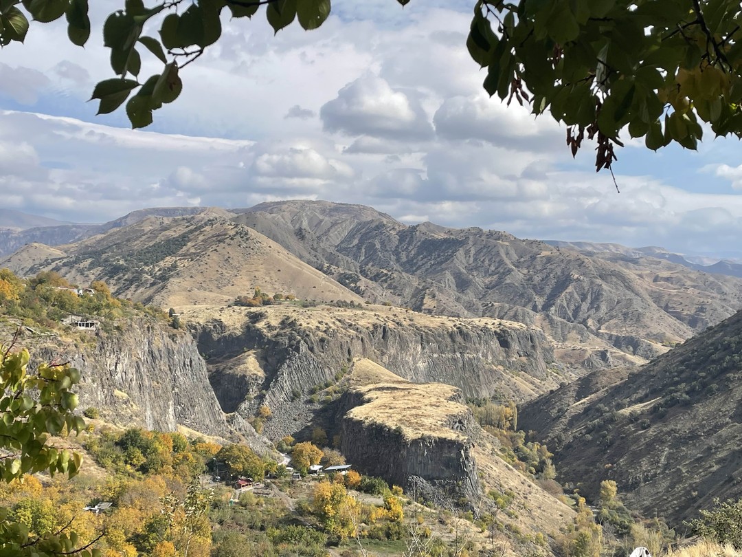 Святая Армения: храм Гарни и монастырь-пещера Гегард (Александра)