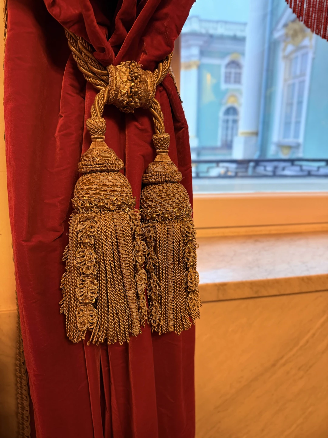 Экскурсовод Виктор просто потрясающий, заинтересовал всех) очень интересный материал, видно, что человек погружен на 100%! Историк