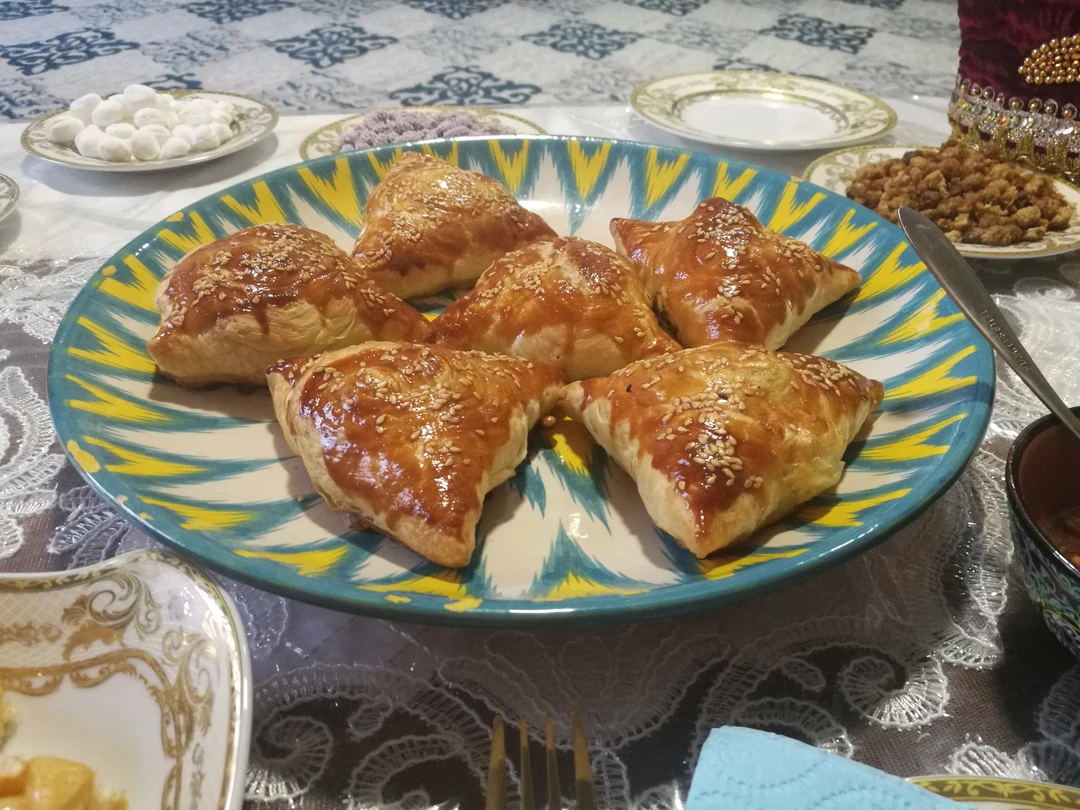 Восточный дастархан: самса, манты и бичак (Людмила)