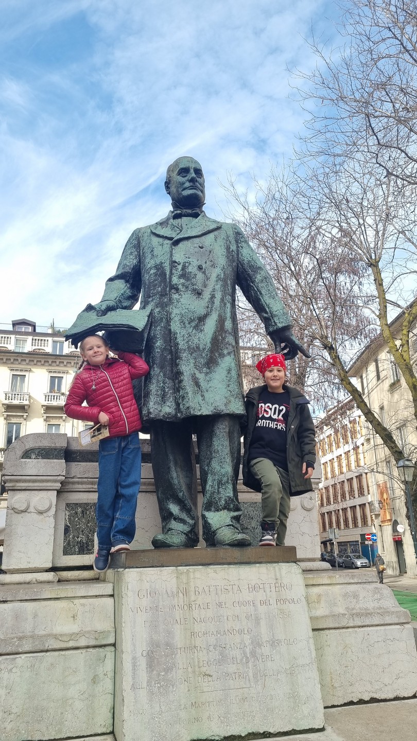 Добрый день! Смело рекомендую детский квест от гида Юли семьям с детьми любого возраста. Отличная подача