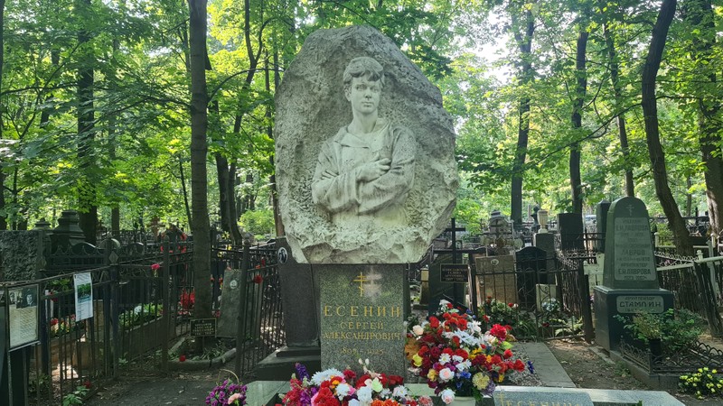 Есть ли жизнь на Ваганьковском кладбище