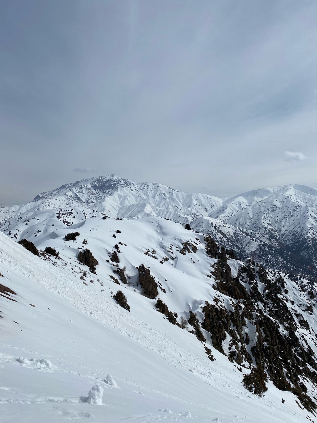 Побывал на экскурсии 8 марта. Экскурсия прошла отлично, хорошая погода, приятная группа, невероятные пейзаж. Гид Равшан