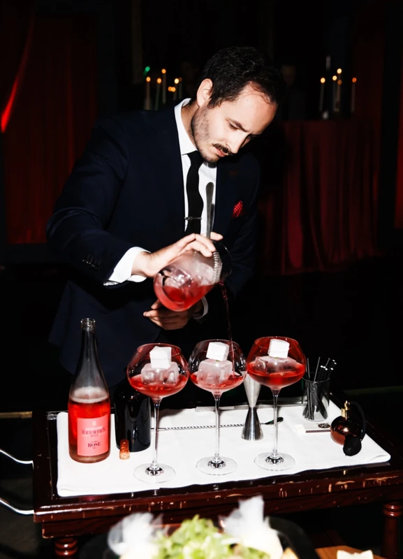 Адреналиновый коктейль: по барам Астаны на спорткаре