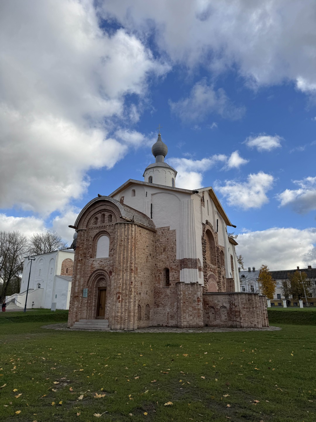 В октябре побывала на экскурсии по Великому Новгороду с замечательным экскурсоводом Константином. Константин рассказал массу интересных
