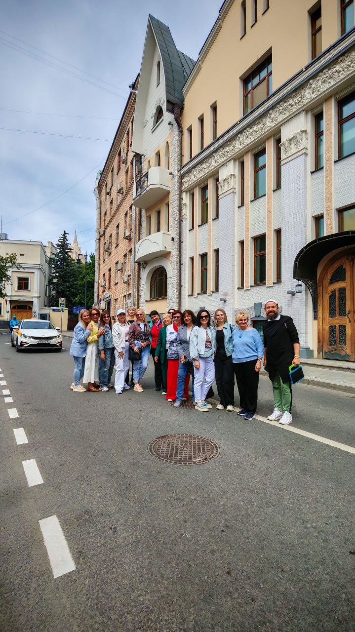 По арбатским дворам с диктором Первого канала - стендап-прогулка (Фаткуллина-Фридман)