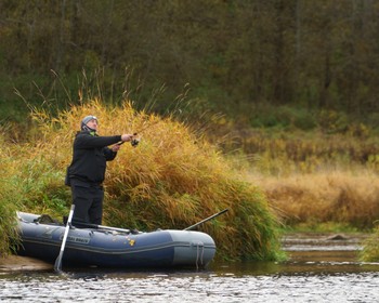 Ловля с лодок и отработка техники в окружении живописных берегов Угры