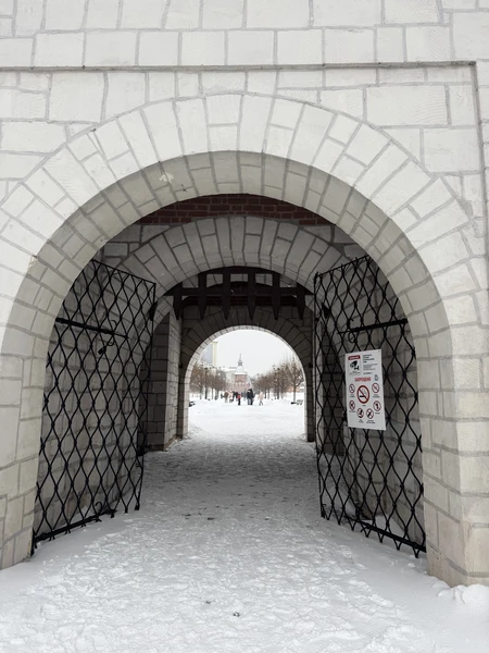 Экскурсию проводил Николай