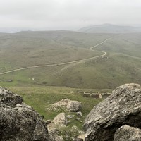 Фото отзыва 2: экскурсия "Агатовые горы Хызы, грязевые вулканы, розовое озеро и скала Бешбармаг"