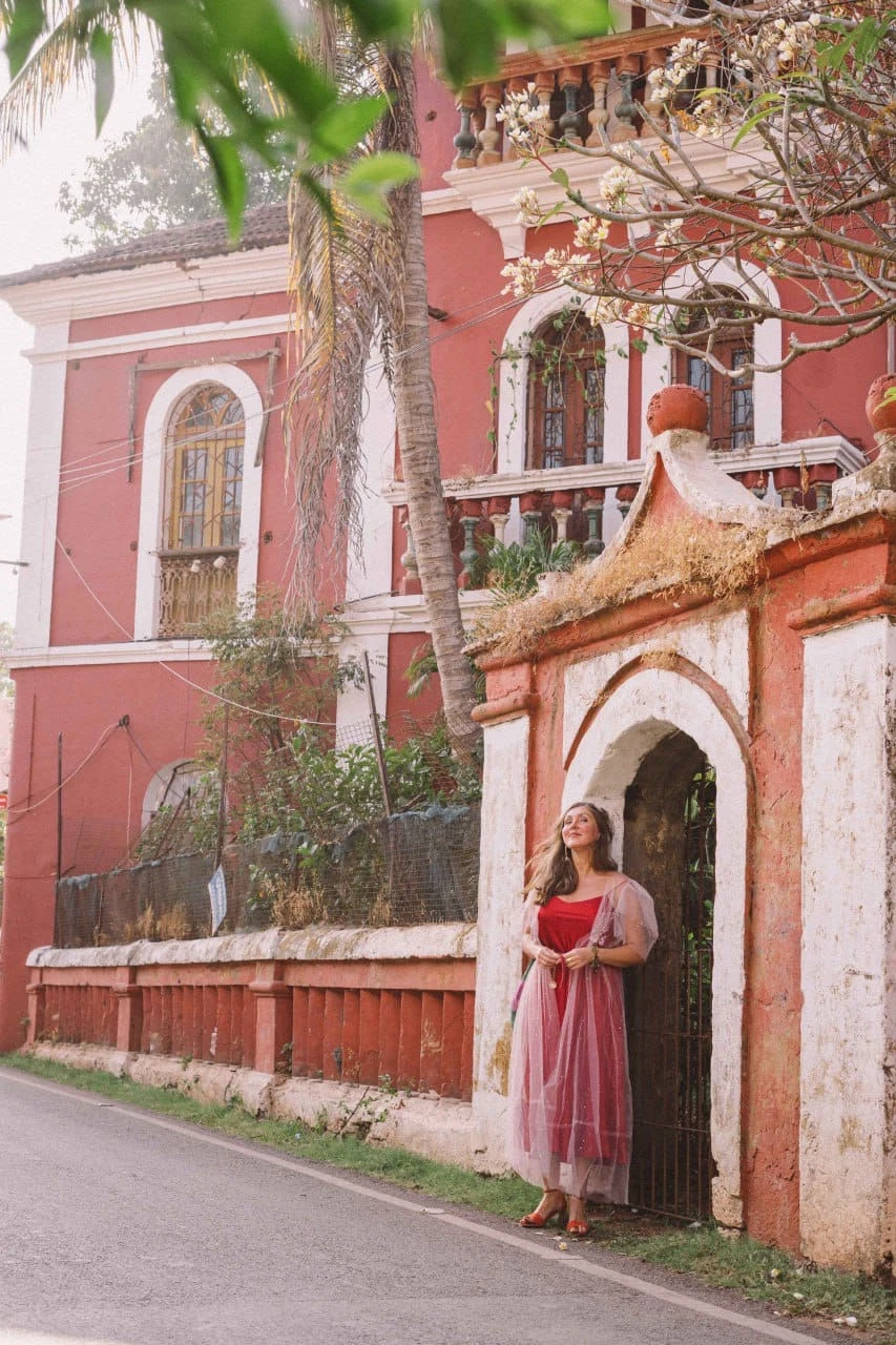 Отличная прогулка, приятные ребята. Знают не только историю, но и местные фишки-кафе, магазинчики, secret places) рекомендую