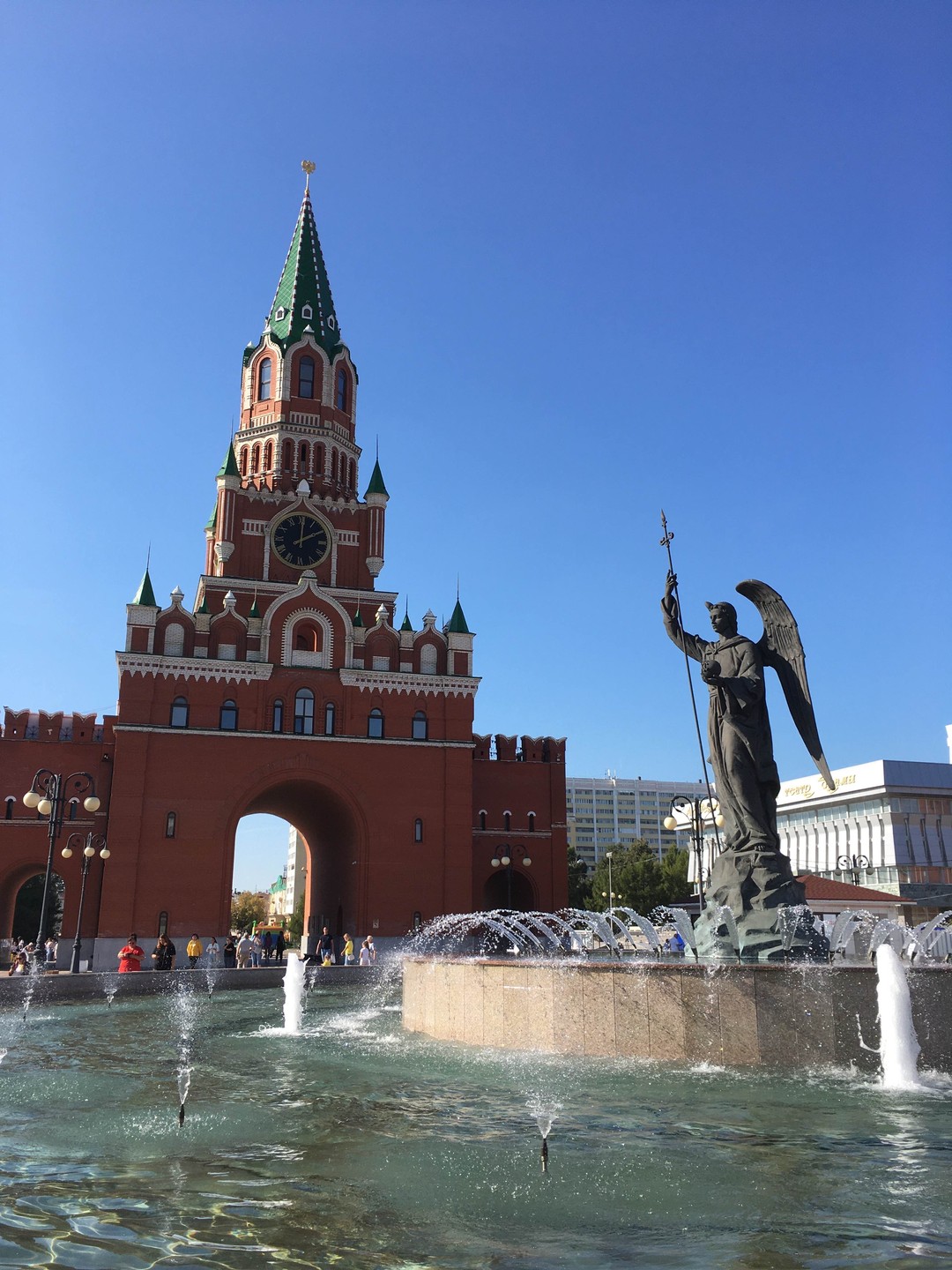 Получилась отличная индивидуальная экскурсия. Подойдёт для небольшой компании. Отлично, если будете на машине, успеете ещё больше