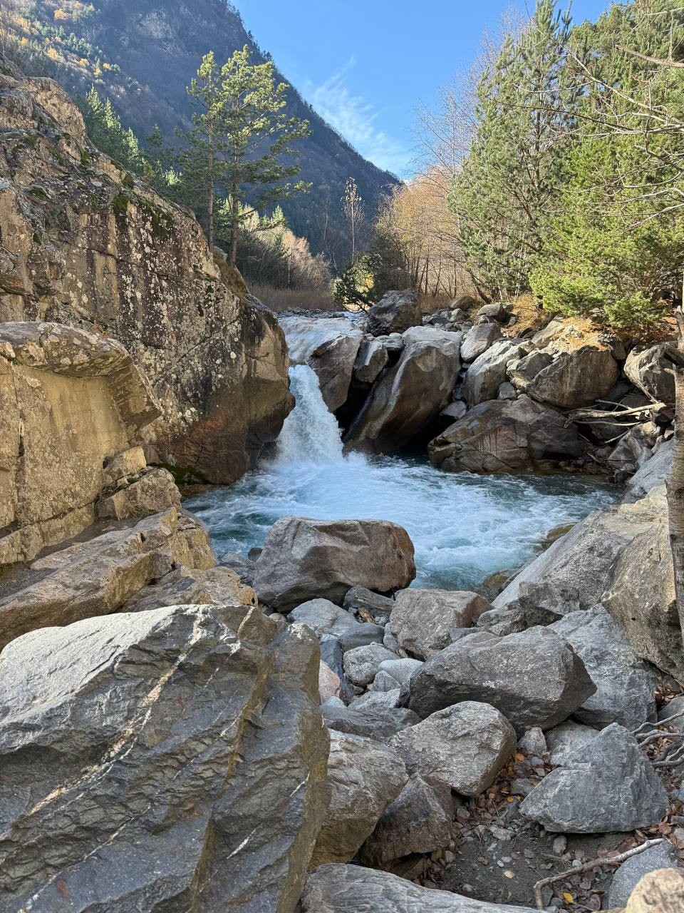 Хочу выразить особую благодарность гиду Георгию. Поездка была замечательная. Много интересной информации,исторических данных. Погода прекрасная, солнце