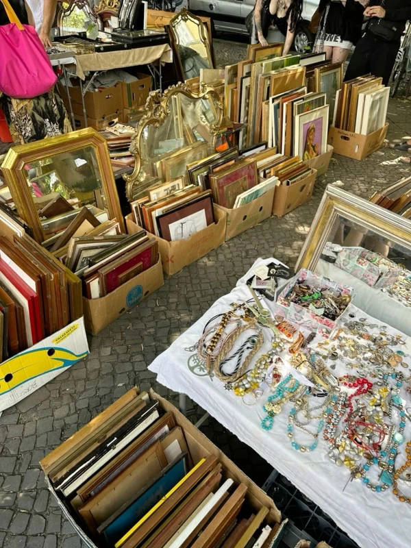 Охота за сокровищами: поиск винтажа в тайных уголках Стамбула