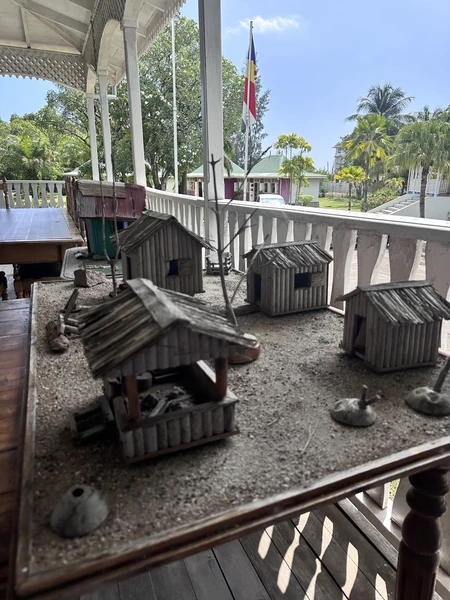 Спасибо Захару за прекрасный день, который мы провели на экскурсии по Маэ. Все четко, ясно, содержательно.