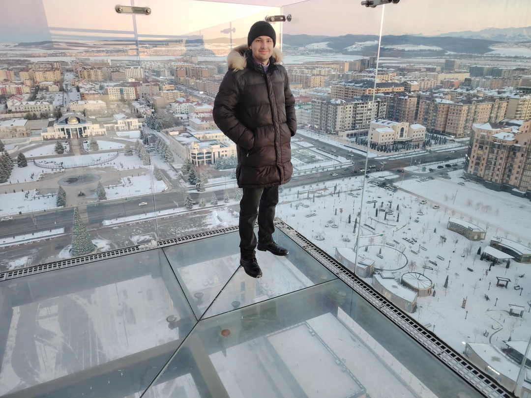 Багауддин отлично владеет информацией о своём регионе. Видно, что человек разбирается в теме. Много читает, анализирует