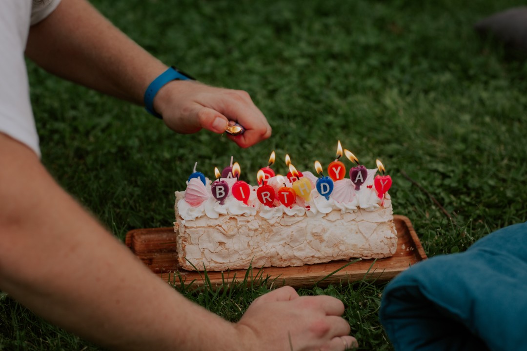 Отлично отпраздновали день рождения в формате фото-пикника, фотографии получили очень быстро, Юлия всегда оперативно выходила на
