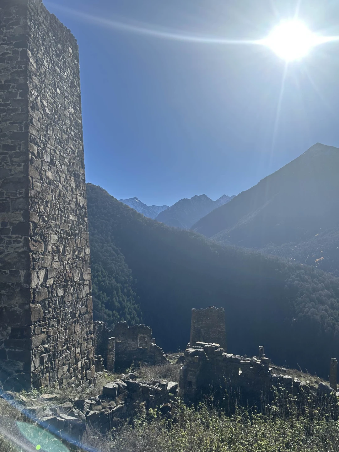 Ездили сегодня в Ингушетию с гидом по имени Ибрагим. Интеллигентный человек с отличным чувством юмора, любящий